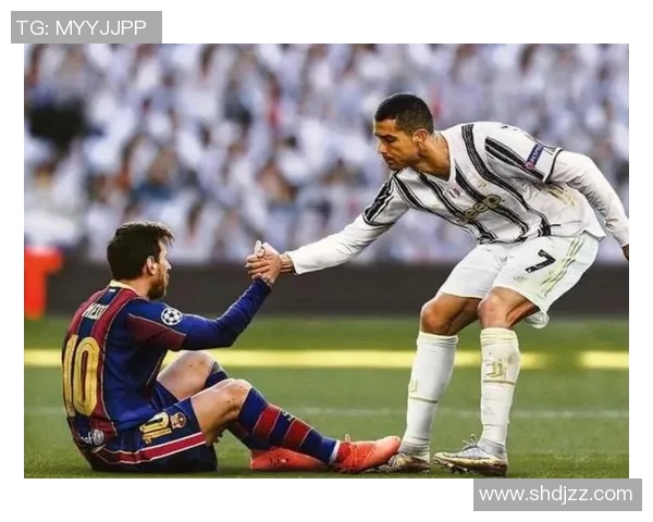 偶遇足球巨星路人心中的惊喜与感动瞬间 偶遇足球巨星路人心中的惊喜与感动瞬间