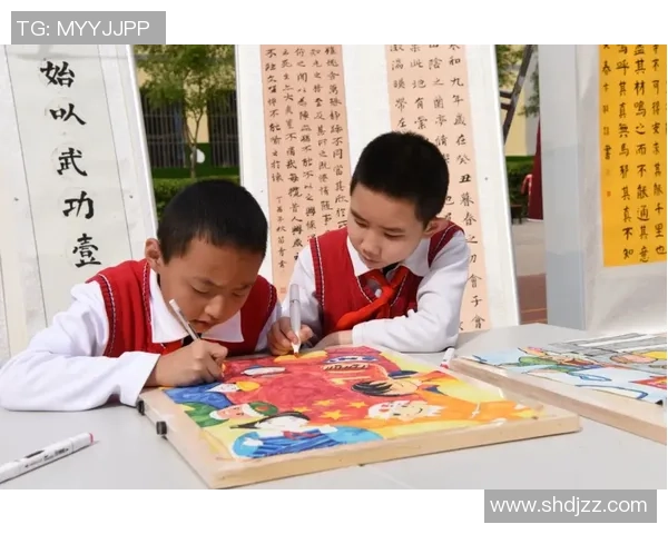 中班绘画活动：让孩子们用画笔描绘心中的足球明星