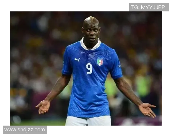 巴神身高揭秘足球明星巴洛特利的身高对比与影响分析