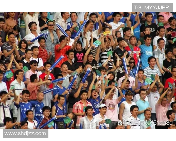 足球在疫情中逆袭展现团结与希望的力量 足球在疫情中逆袭展现团结与希望的力量