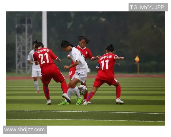 足球娱乐灯点亮激情时刻让我们一起享受比赛的乐趣与精彩瞬间 足球娱乐灯点亮激情时刻让我们一起享受比赛的乐趣与精彩瞬间